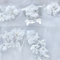 Romantic 3D Flower Lace Appliquéd Cathedral Veil - 3M